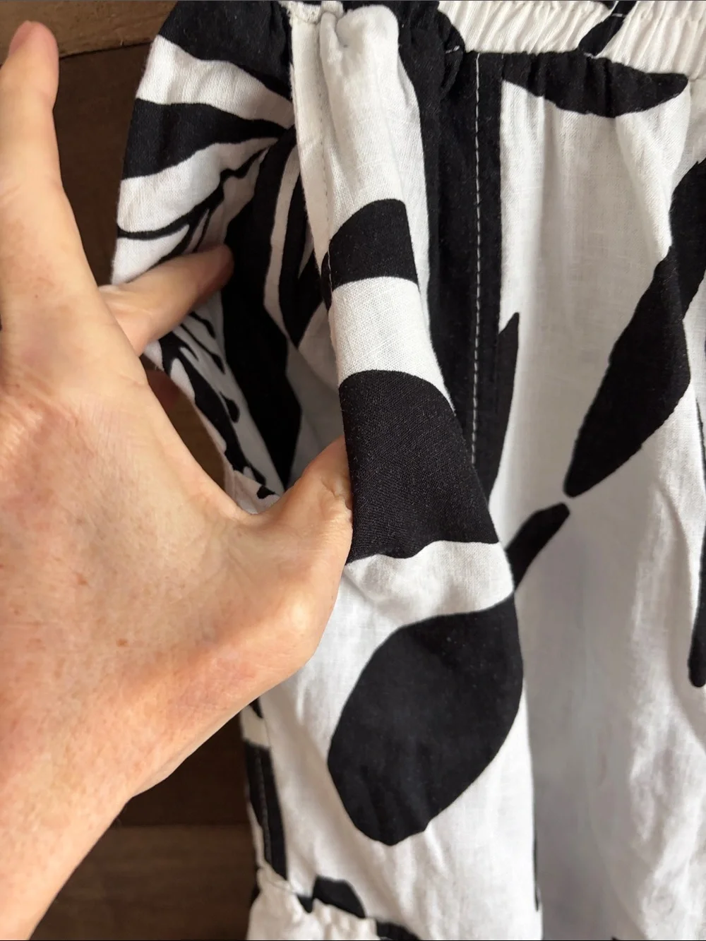 Christian Siriano Black & White Tropical Print Elastic Waist Pants - Picture 5 of 7